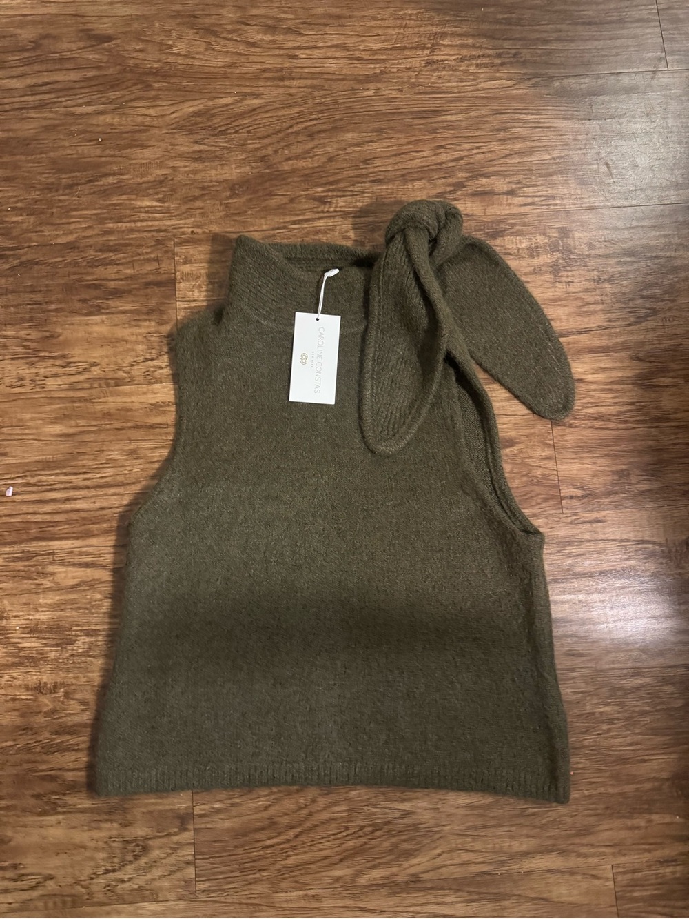 NWT Caroline constas top size large